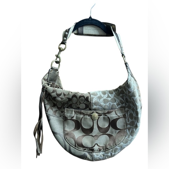 Coach Handbags - Coach vintage Hampton hobo shoulder bag All over big logo